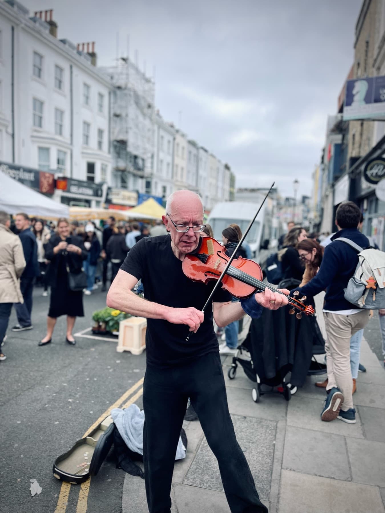 A street musician among the crowds at Portobello Road Market